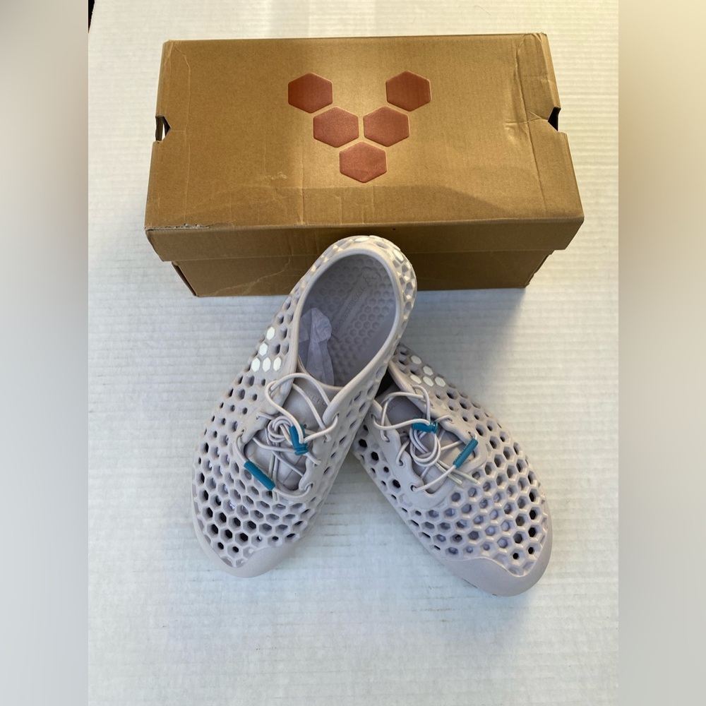 NWT VivoBarefoot Ultra III Bloom Water Moonstone Size 40/9